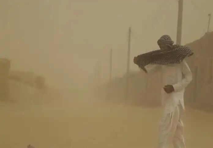 طوفان گردوخاک با سرعت ۱۰۰ کیلومتر سیستان را درنوردید طوفان گردوخاک با سرعت ۱۰۰ کیلومتر سیستان را درنوردید