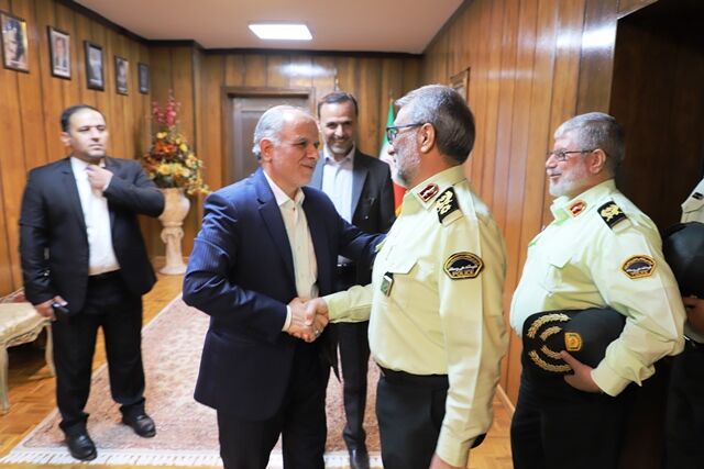 درخواست پلیس از وزیر دادگستری برای پیگیری تصویب قانون بکارگیری سلاح درخواست پلیس از وزیر دادگستری برای پیگیری تصویب قانون بکارگیری سلاح