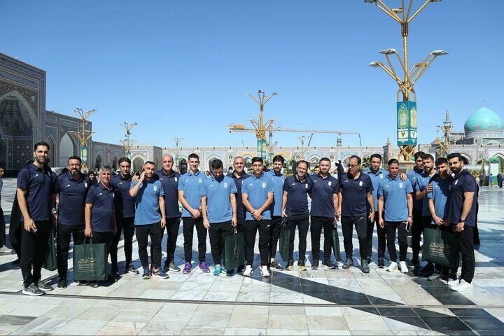 بدرقه تیم ملی فوتسال در حرم حضرت رضا(ع) بدرقه تیم ملی فوتسال در حرم حضرت رضا(ع)