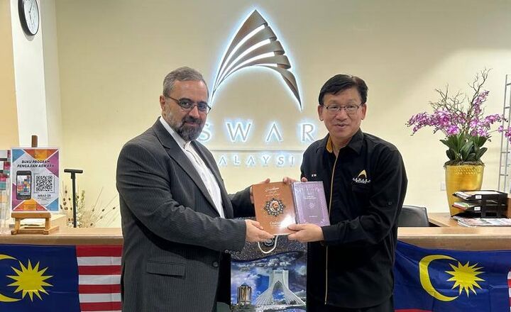 رایزن فرهنگی ایران از مجموعه هنری آسوارا بازدید کرد/ اجرای پروژه «هد-هد» برای بررسی مشترکات زبانی با مالزی  رایزن فرهنگی ایران از مجموعه هنری آسوارا بازدید کرد/ اجرای پروژه «هد-هد» برای بررسی مشترکات زبانی با مالزی