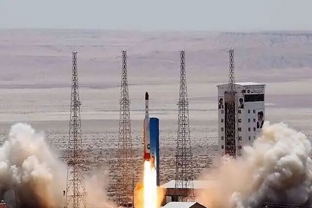 وزارت دفاع اعلام کرد: دریافت نخستین سیگنالهای ماهواره «چمران ۱» وزارت دفاع اعلام کرد: دریافت نخستین سیگنالهای ماهواره «چمران ۱»