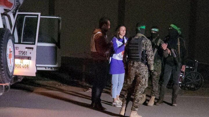 مبادله ۲۰۶ اسیر نظامی بین روسیه و اوکراین مبادله ۲۰۶ اسیر نظامی بین روسیه و اوکراین