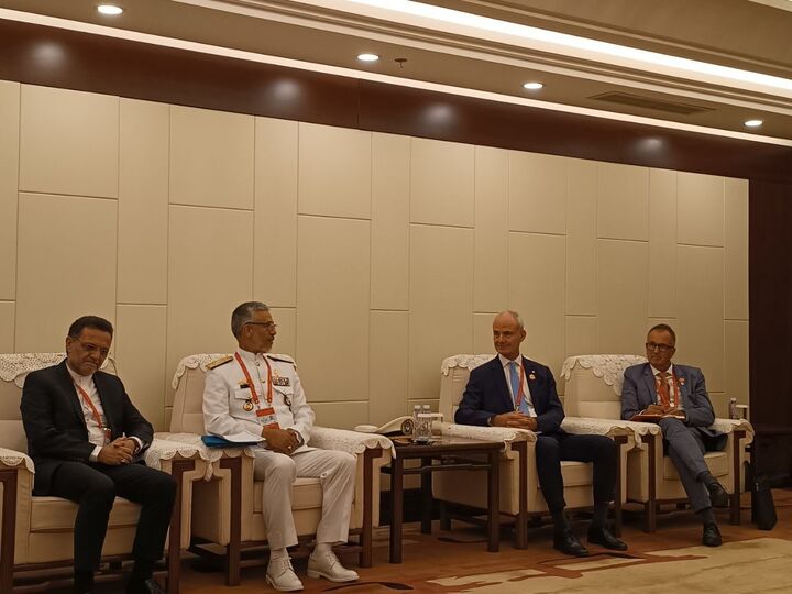 دیدار دریادار سیاری با نایب رئیس صلیب سرخ جهانی دیدار دریادار سیاری با نایب رئیس صلیب سرخ جهانی