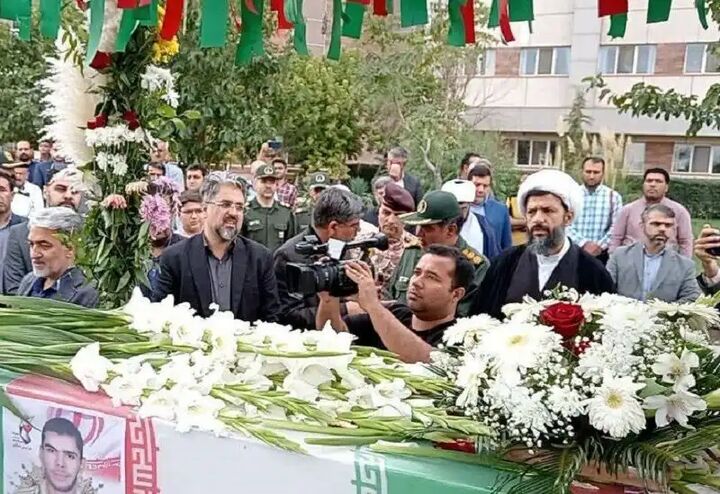 پیکر مرزبان شهید «پارسا سوزنی» در شیروان تشییع و خاکسپاری شد پیکر مرزبان شهید «پارسا سوزنی» در شیروان تشییع و خاکسپاری شد