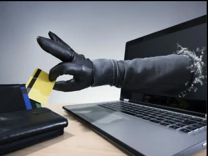 دستگیری ۳ متهم به کلاهبرداری اینترنتی در مشهد دستگیری ۳ متهم به کلاهبرداری اینترنتی در مشهد