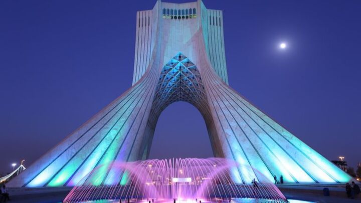 برج آزادی به مناسبت روز اورژانس سورمهای میشود برج آزادی به مناسبت روز اورژانس سورمهای میشود