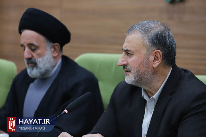 شعر یک رسانه است/ تاکید شهدا همیشه بر وحدت بوده است شعر یک رسانه است/ تاکید شهدا همیشه بر وحدت بوده است