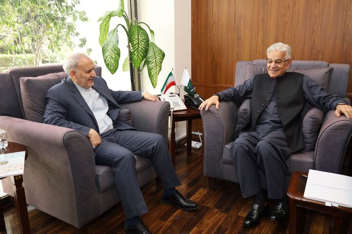 وزیر دفاع پاکستان بر اهمیت همکاری با ایران در مقابله با پدیده تروریسم تاکید کرد وزیر دفاع پاکستان بر اهمیت همکاری با ایران در مقابله با پدیده تروریسم تاکید کرد