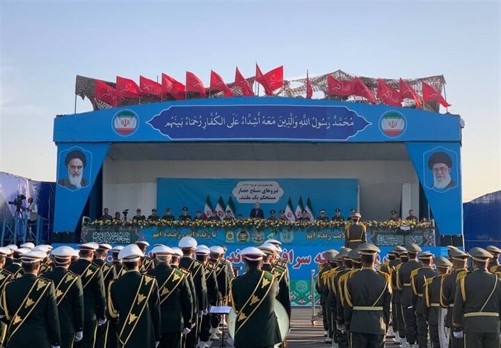 رژه ۳۱ شهریور نیروهای مسلح در تهران در حال برگزاری است رژه ۳۱ شهریور نیروهای مسلح در تهران در حال برگزاری است