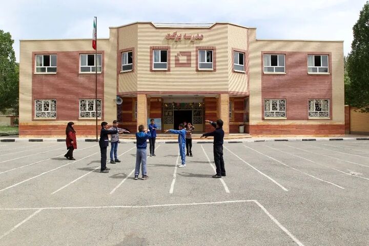 افتتاح ۵۰۰ مدرسه جدید «برکت»/ توزیع ۲۰۰ هزار بسته نوشتافزار ایرانی برای دانشآموزان کمبرخوردار افتتاح ۵۰۰ مدرسه جدید «برکت»/ توزیع ۲۰۰ هزار بسته نوشتافزار ایرانی برای دانشآموزان کمبرخوردار