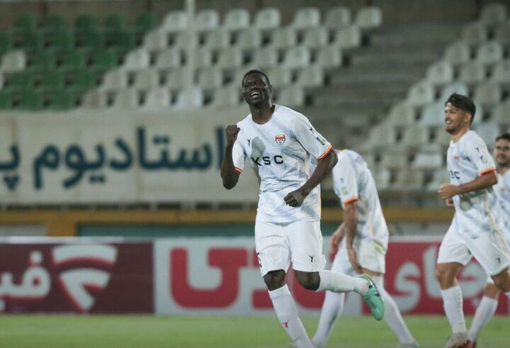 هوادار با رحمتی همچنان در قعر جدول/ پیروزی فولاد در تهران هوادار با رحمتی همچنان در قعر جدول/ پیروزی فولاد در تهران