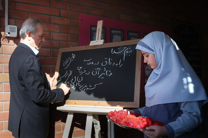 پرسش مهر رئیسجمهور از دانشآموزان: راه وفاق در مدرسه چیست؟ پرسش مهر رئیسجمهور از دانشآموزان: راه وفاق در مدرسه چیست؟