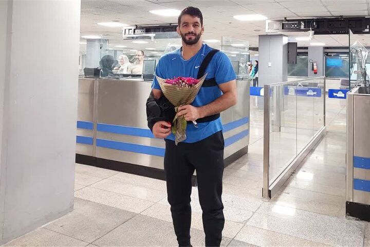 بازگشت حسن یزدانی به ایران پس از انجام عمل جراحی کتف بازگشت حسن یزدانی به ایران پس از انجام عمل جراحی کتف