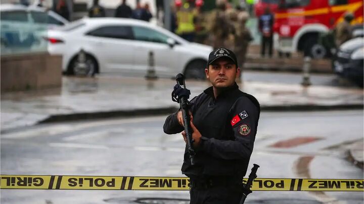 تیراندازی در استانبول؛ یک افسر پلیس کشته شد تیراندازی در استانبول؛ یک افسر پلیس کشته شد