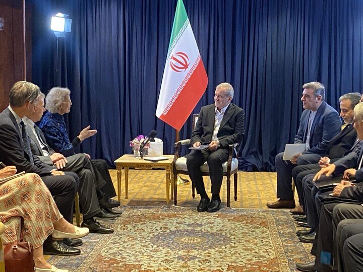 دومین دیدار پزشکیان در نیویورک/ گفتوگو با گروه «الدر» دومین دیدار پزشکیان در نیویورک/ گفتوگو با گروه «الدر»