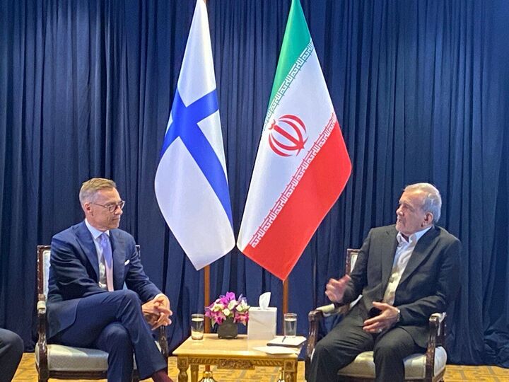 پنجمین دیدار پزشکیان در نیویورک/ گفتوگو با رئیس جمهوری فنلاند + فیلم پنجمین دیدار پزشکیان در نیویورک/ گفتوگو با رئیس جمهوری فنلاند + فیلم