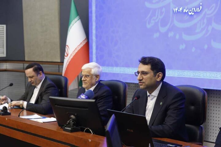 عارف: اعلام شعارهای بزرگ در خصوص توسعه کافی نیست عارف: اعلام شعارهای بزرگ در خصوص توسعه کافی نیست