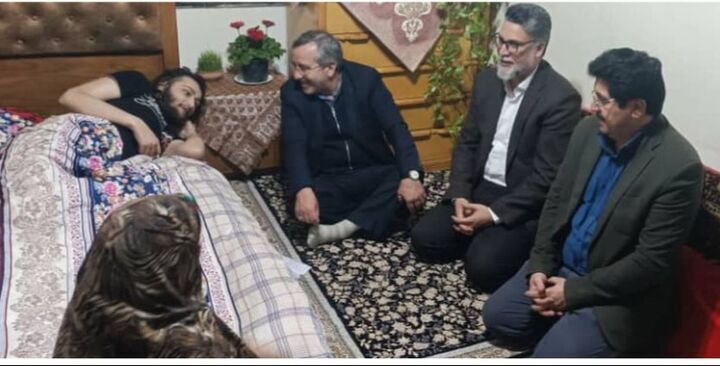 دیدار مدیرعامل سازمان کوثر با خانواده شهید حکمتپناه دیدار مدیرعامل سازمان کوثر با خانواده شهید حکمتپناه