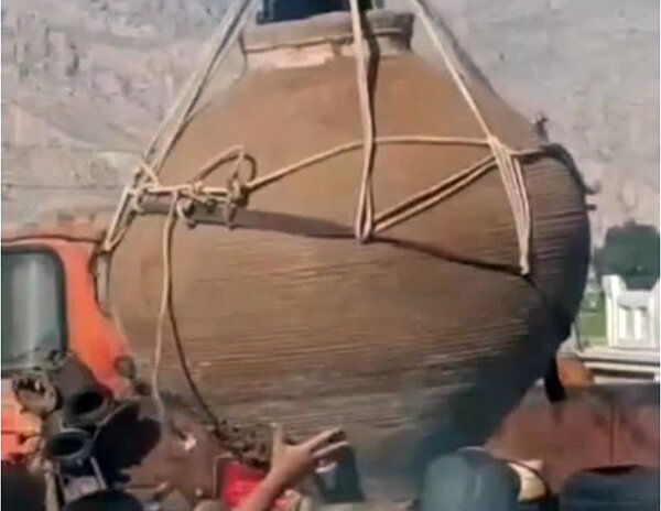 کشف خمره سفالی دوره ساسانیان