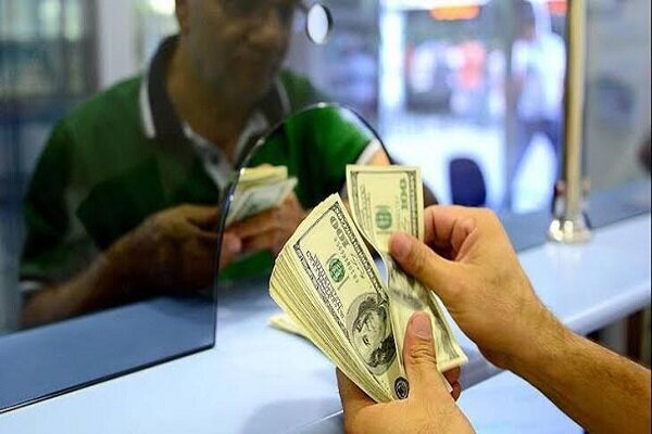 رفت و برگشت قیمت دلار در بازار آزاد