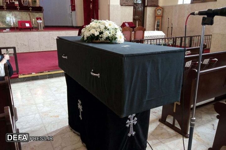 تصاویر تشییع پیکر مادر شهید طومانیان در کلیسای سرکیس تصاویر تشییع پیکر مادر شهید طومانیان در کلیسای سرکیس