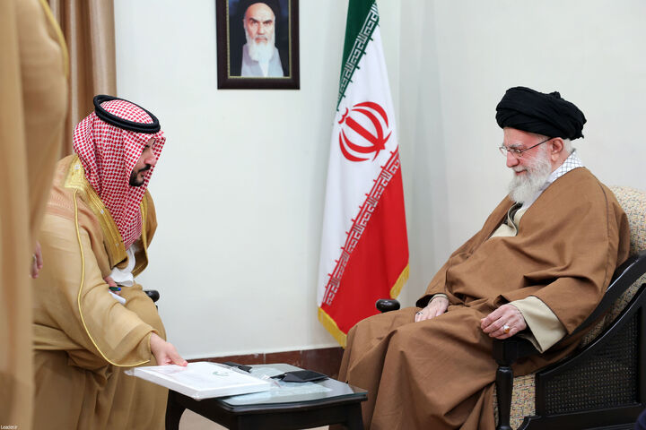 پیام پادشاه عربستان تقدیم رهبر معظم انقلاب شد پیام پادشاه عربستان تقدیم رهبر معظم انقلاب شد