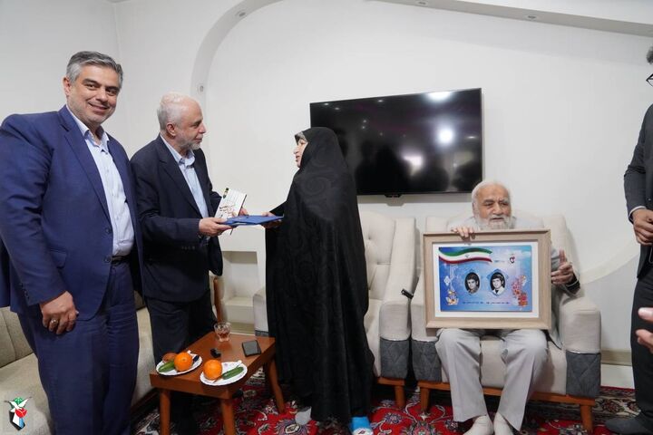 دیدار رئیس بنیاد شهید با خانواده شهدا و جانبازان استان مرکزی دیدار رئیس بنیاد شهید با خانواده شهدا و جانبازان استان مرکزی