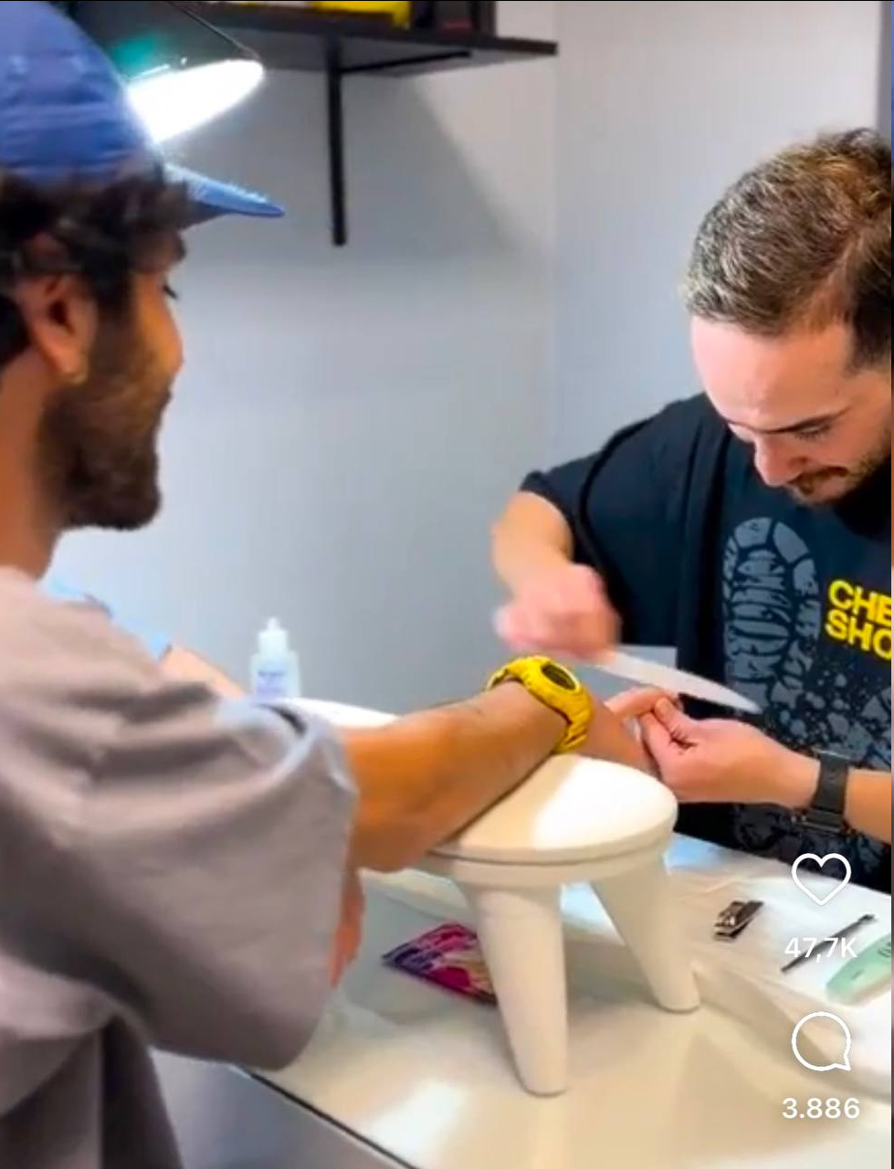 تبلیغ روتینهای زنانه برای آقایان/ پروژه زنسازی از مردان در جریان است؟