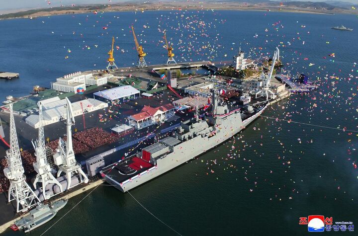 کرهشمالی ناوشکن اتمی رونمایی کرد + عکس کرهشمالی ناوشکن اتمی رونمایی کرد + عکس