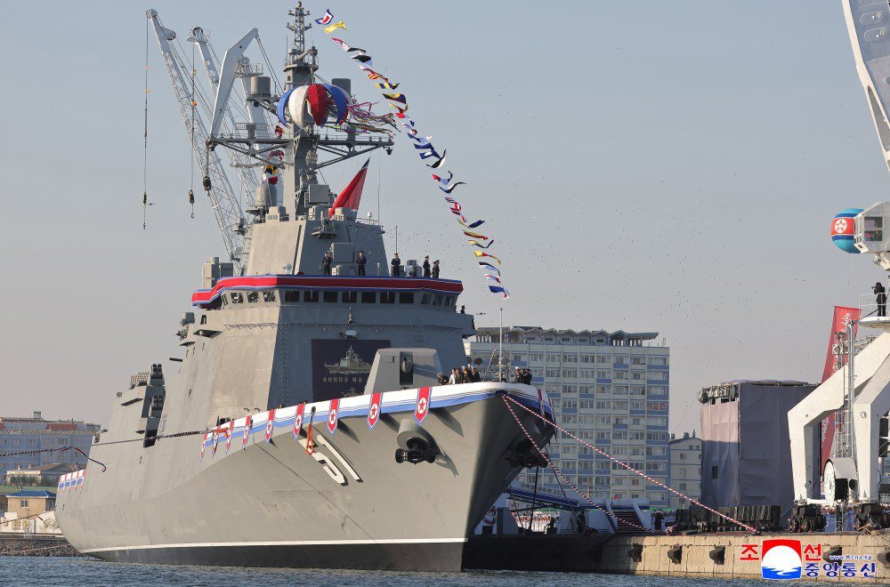 کرهشمالی ناوشکن اتمی رونمایی کرد + عکس