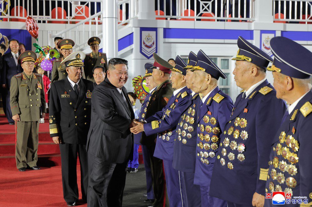 کرهشمالی ناوشکن اتمی رونمایی کرد + عکس