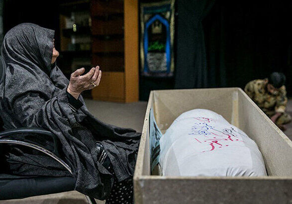 مادر شهید اجاقی به فرزند شهیدش پیوست مادر شهید اجاقی به فرزند شهیدش پیوست