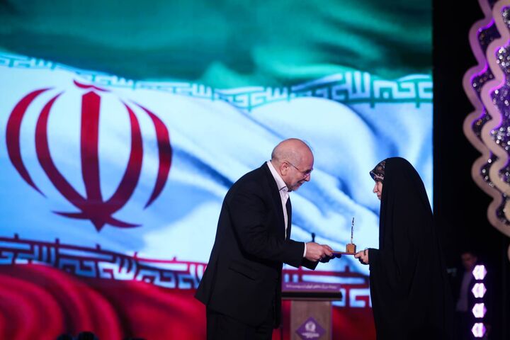 تجلیل از دختران شهدا