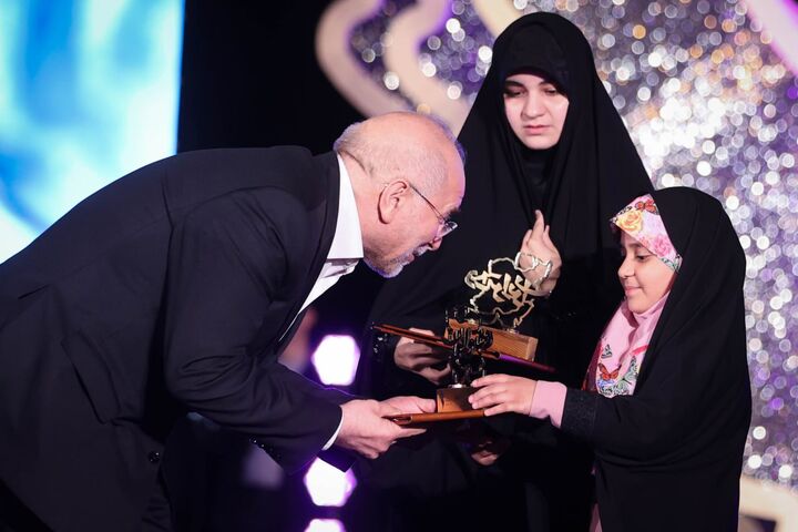 تجلیل از دختران شهدا