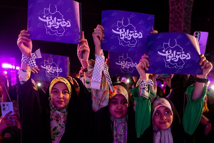 تجلیل از دختران شهدا