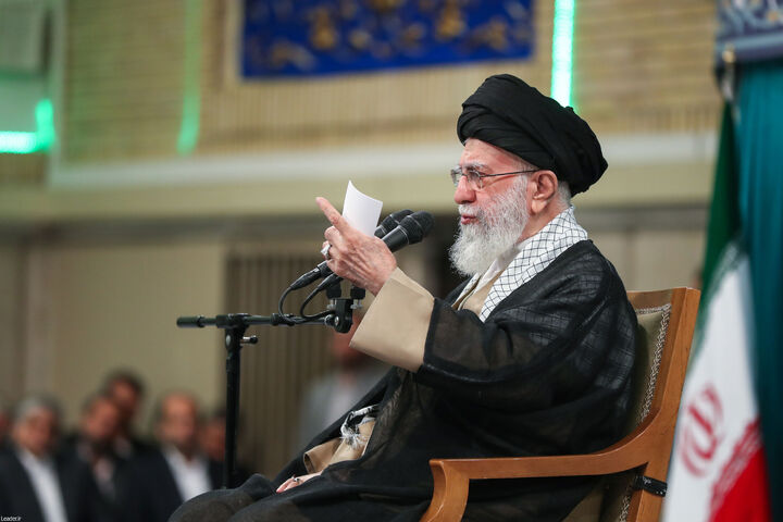 پشتیبانی تمام قد رهبر انقلاب از جامعه کارگری پشتیبانی تمام قد رهبر انقلاب از جامعه کارگری