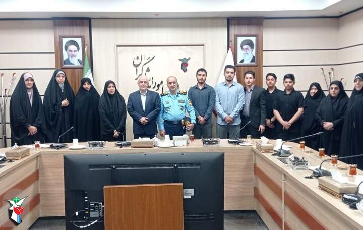 دیدار اوحدی با خانواده خلبانان شهید پرواز اردیبهشت دیدار اوحدی با خانواده خلبانان شهید پرواز اردیبهشت