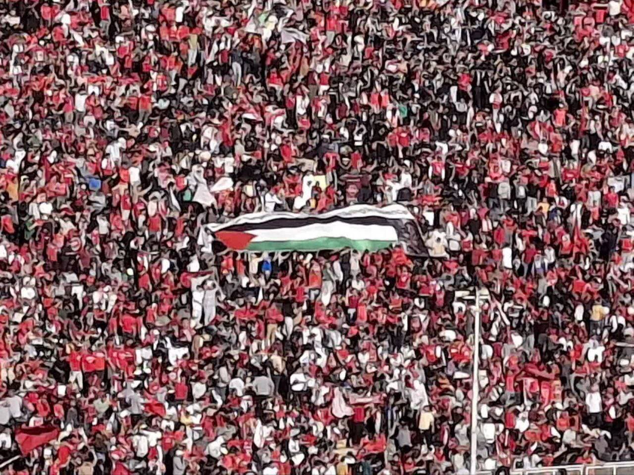 گرامیداشت شهدای غزه و فلسطین در جشن قهرمانی تراکتور
