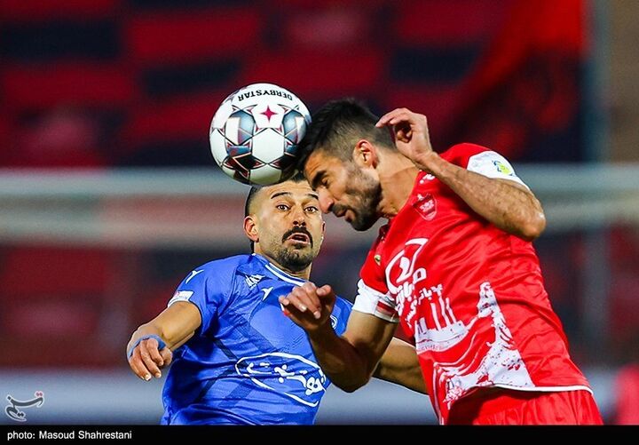 مجوز حرفه‌ای استقلال و پرسپولیس روی هوا