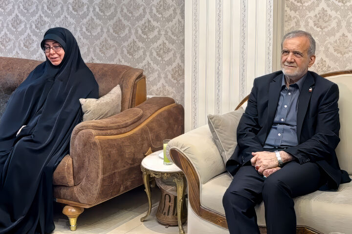 دیدار پزشکیان با خانواده شهدای خدمت