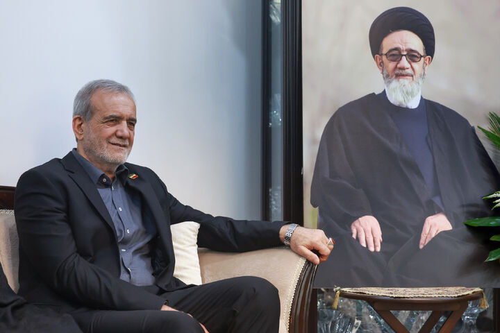 دیدار پزشکیان با خانواده شهدای خدمت