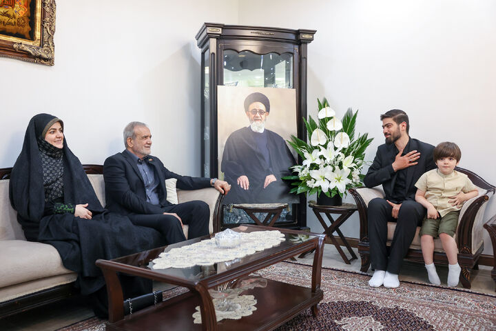 دیدار پزشکیان با خانواده شهدای خدمت