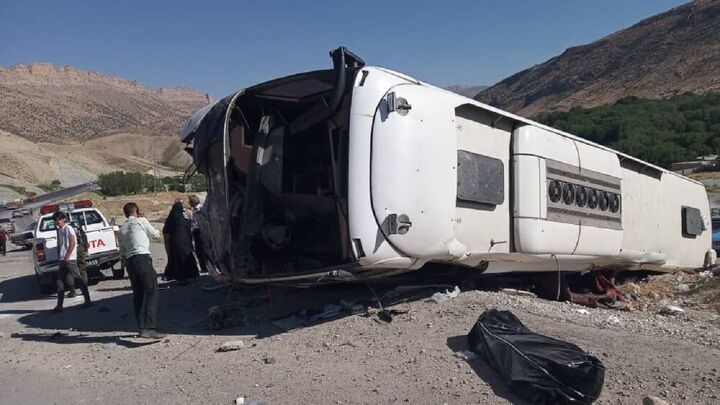 واژگونی اتوبوس در آزاد راه کرج