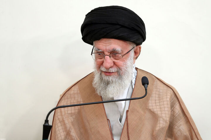 رهبر انقلاب خطاب به مسئولان: به میان مردم بروید و حرفشان را گوش کنید رهبر انقلاب خطاب به مسئولان: به میان مردم بروید و حرفشان را گوش کنید