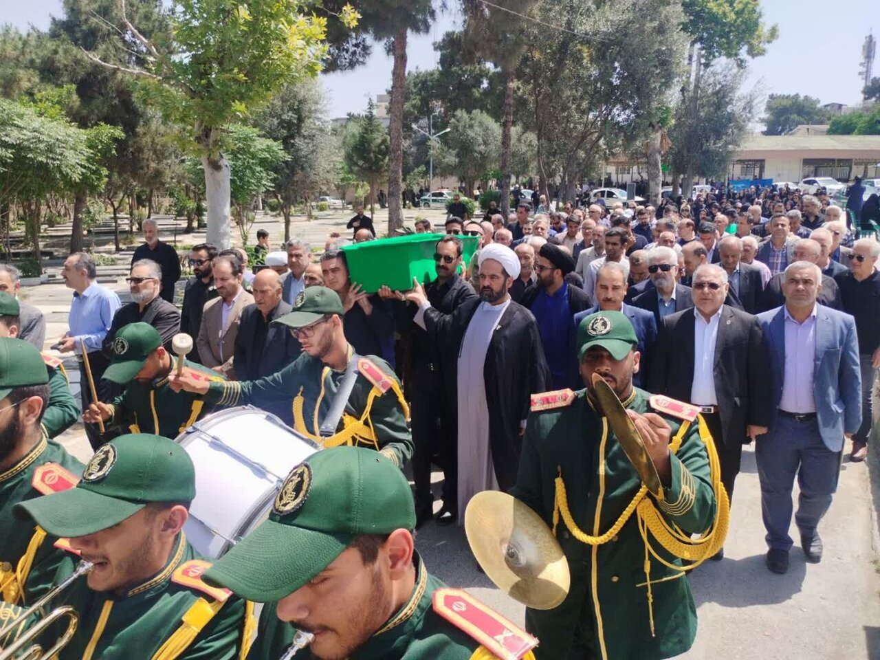 مراسم تشییع پیکر همسر و مادر شهیدان عامری