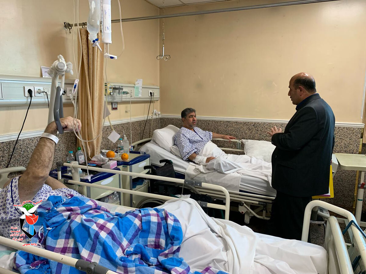 عیادت مدیرکل بنیاد شهید و امور ایثارگران تهران بزرگ از جانبازان بستری در بیمارستان