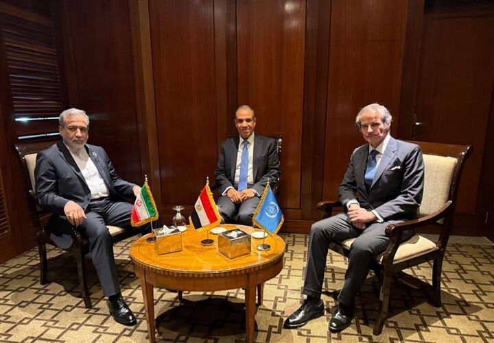 دیدار سهجانبه عراقچی، گروسی و وزیر خارجه مصر دیدار سهجانبه عراقچی، گروسی و وزیر خارجه مصر