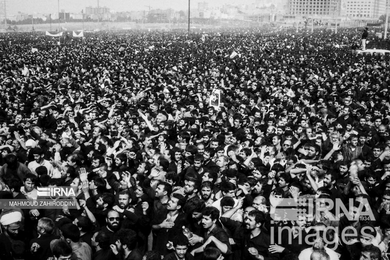 تصلویری از بزرگترین مراسم تشییع دنیا