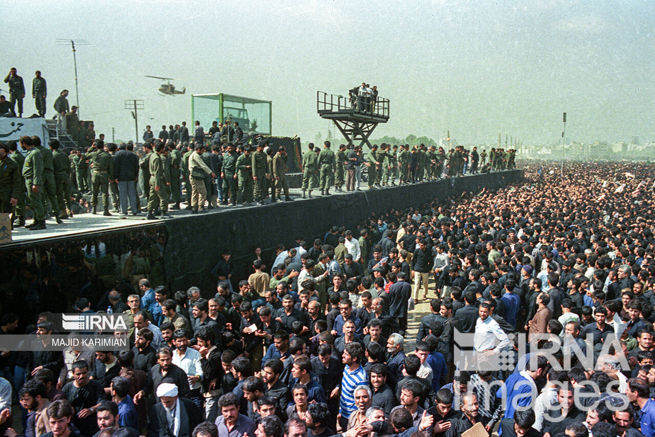 تصلویری از بزرگترین مراسم تشییع دنیا