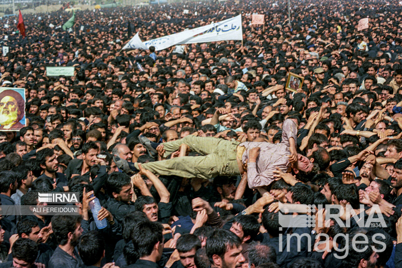 تصلویری از بزرگترین مراسم تشییع دنیا